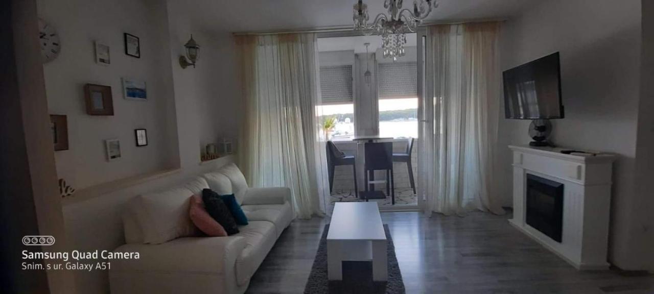Apartman Cezar2 Rogoznica  Eksteriør billede