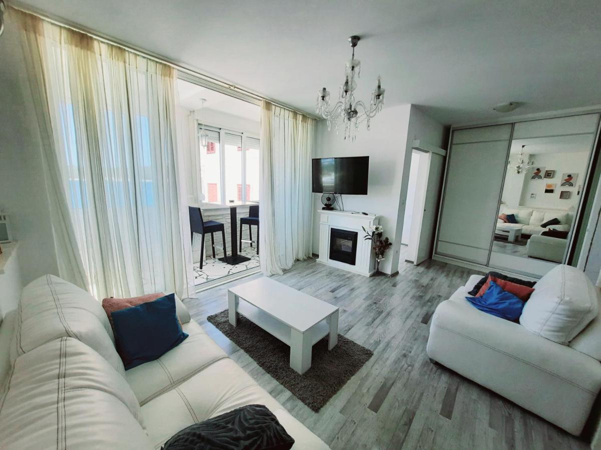 Apartman Cezar2 Rogoznica  Eksteriør billede